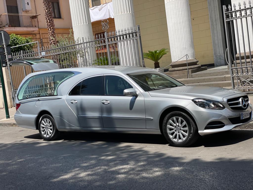 Auto funebre Gennaro Tammaro Napoli